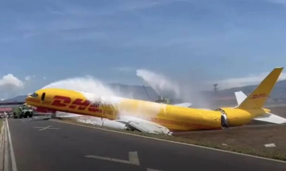 Κόστα Ρίκα: Αεροσκάφος cargo της DHL κόβεται στα δύο κατά τη διάρκεια κατεπείγουσας προσγείωσης